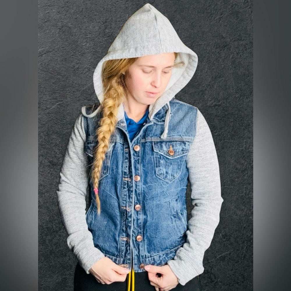 Amethyst Jeans Blue Denim Jacket with soft Gray Sleeves - Picture 3 of 7